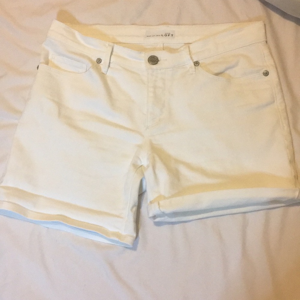 White LOFT shorts size 26 low rise